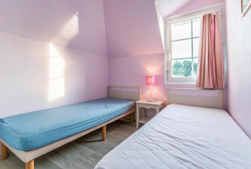 2 bedrooms, 4 beds