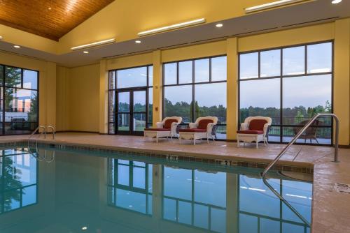 Holiday Inn Express & Suites Lexington North West-The Vineyard, an IHG Hotel