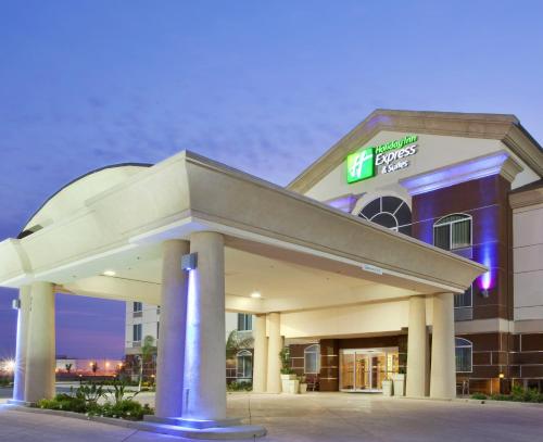 Holiday Inn Express & Suites Dinuba West, an IHG Hotel