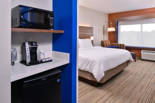 Holiday Inn Express & Suites Farmville