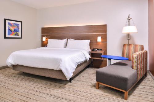 Holiday Inn Express & Suites Farmville