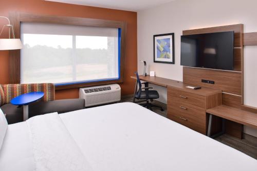 Holiday Inn Express & Suites Farmville