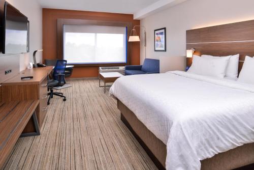 Holiday Inn Express & Suites Farmville