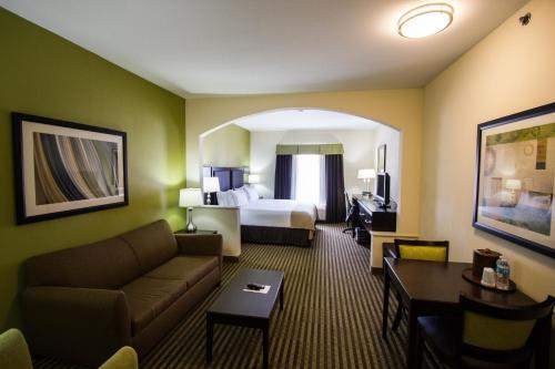 Holiday Inn Express Hotel & Suites Nacogdoches, an IHG Hotel