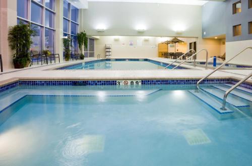 Swimming pool, Holiday Inn Express Hotel & Suites Mankato East By IHG in Mankato (MN)