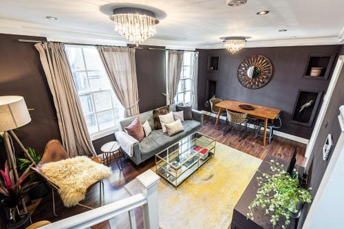 3 Bed & 2 Bath Luxury House In The Heart Of Kensington