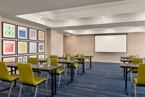 홀리데이 인 익스프레스 & 스위트 매칼레스터 바이 IHG - 회의실/연회장