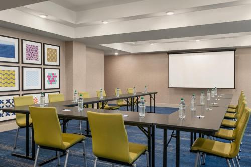 홀리데이 인 익스프레스 & 스위트 매칼레스터 바이 IHG - 회의실/연회장