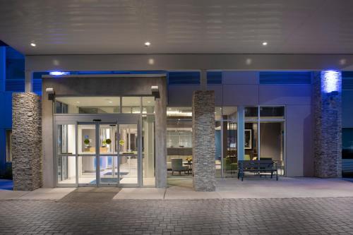 Holiday Inn Express & Suites - North Brunswick, an IHG Hotel