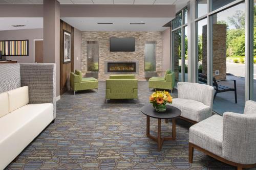 Holiday Inn Express & Suites - North Brunswick, an IHG Hotel