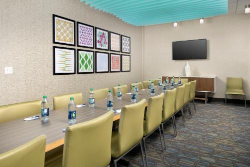 Holiday Inn Express & Suites - North Brunswick an IHG Hotel - image 3