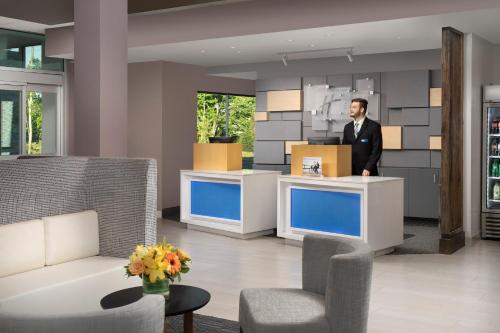 Holiday Inn Express & Suites - North Brunswick, an IHG Hotel