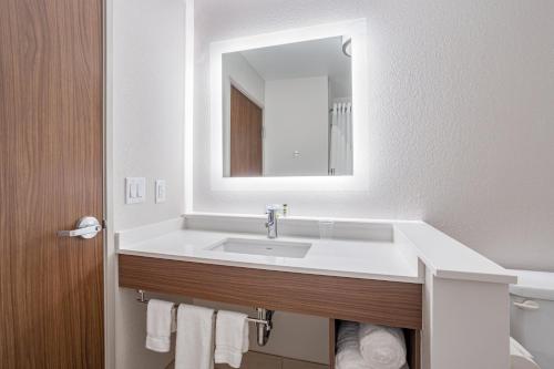 Holiday Inn Express & Suites - Elkhart North an IHG Hotel - image 6