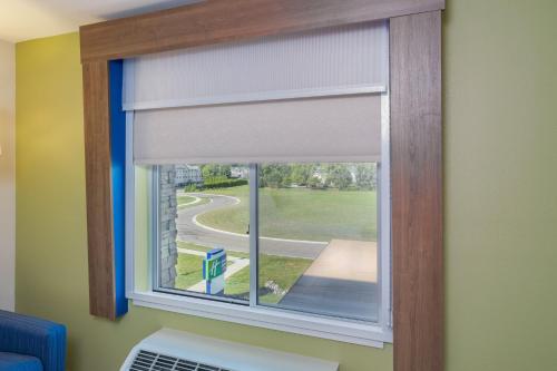 Holiday Inn Express & Suites - Elkhart North by IHG