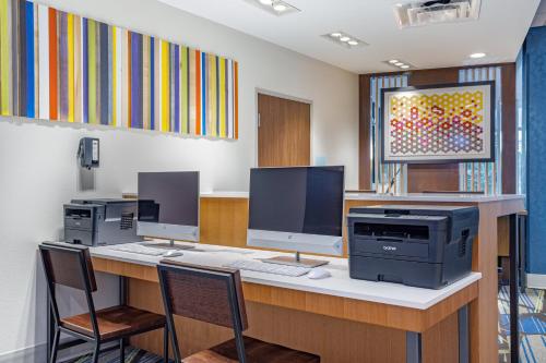 Holiday Inn Express & Suites - Elkhart North by IHG