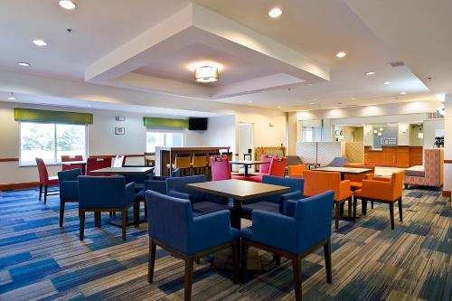 Holiday Inn Express Hotel & Suites Vermillion