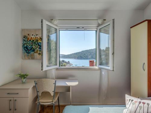 House Mirna a holiday house near Trogir jacuzzi - image 10