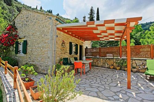 Korinas Cottage: Stone cottage close to the beach Kassiopi