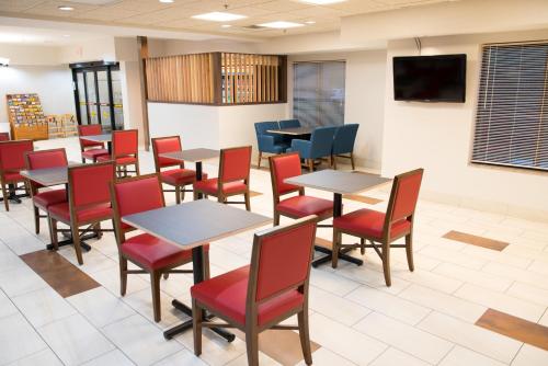 홀리데이 인 익스프레스 호텔 앤 스위트 엘크하트-사우스 바이 IHG - 숙소 외관