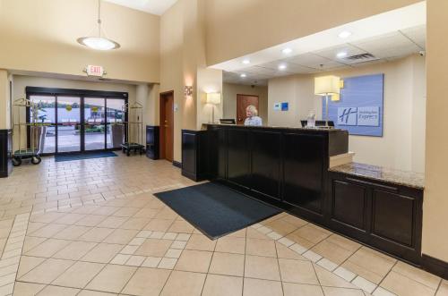 Holiday Inn Express Hotel & Suites Vinita an IHG Hotel - main image