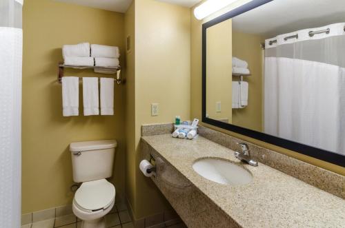 Holiday Inn Express Hotel & Suites Vinita an IHG Hotel - image 2