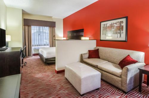 Holiday Inn Express Hotel & Suites Vinita an IHG Hotel - image 3