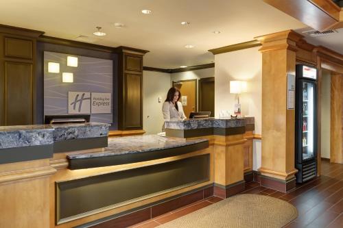 Holiday Inn Express Hotel & Suites Warwick-Providence Airport, an IHG Hotel