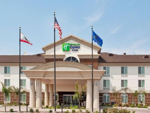 Holiday Inn Express & Suites Dinuba West, an IHG Hotel