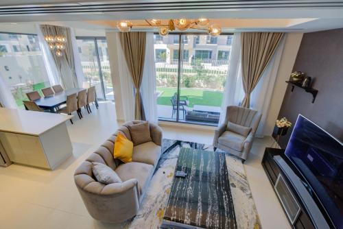 Incredible Five Bedrooms with maid room Villa in Dubai Hills - image 4