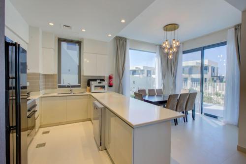 Incredible Five Bedrooms with maid room Villa in Dubai Hills - image 6