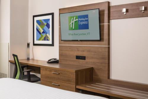 Holiday Inn Express Hotel & Suites White River Junction