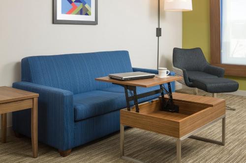 Holiday Inn Express Hotel & Suites White River Junction