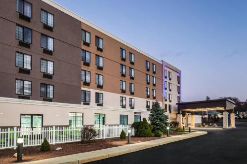 Photo - Holiday Inn Express Hotel & Suites Providence-Woonsocket by IHG