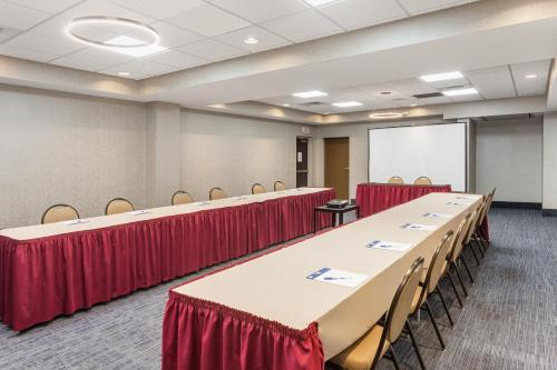 Holiday Inn Express Hotel & Suites Providence-Woonsocket