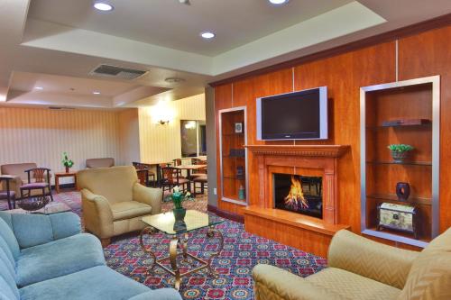 Restaurant, Holiday Inn Express Hotel & Suites Ontario Airport-Mills Mall in Rancho Cucamonga (CA)