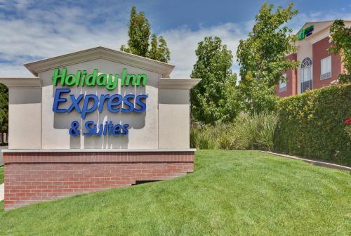 Exterior view, Holiday Inn Express Hotel & Suites Ontario Airport-Mills Mall in Rancho Cucamonga (CA)