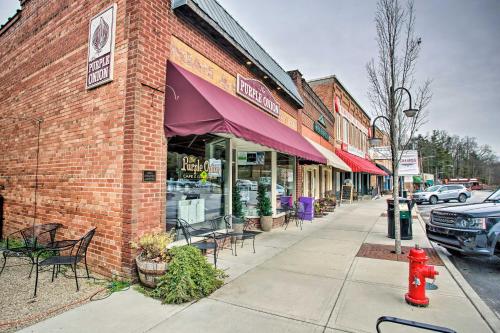 Newly Remodeled Apartment on Main Street in Saluda in Saluda, USA