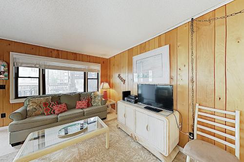 New Listing! Beachside Bliss Condo - Walk to Waves condo - image 5
