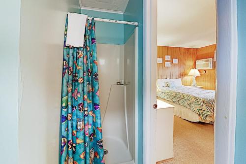 New Listing! Beachside Bliss Condo - Walk to Waves condo - image 9