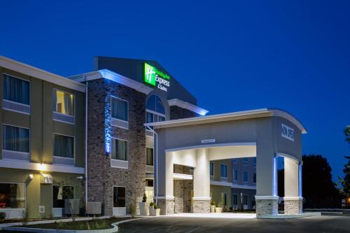 Holiday Inn Express and Suites Carlisle Harrisburg