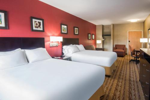 Holiday Inn Express Hotel & Suites Wauseon