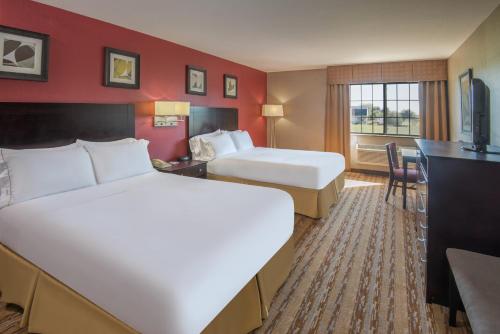 Holiday Inn Express Hotel & Suites Wauseon