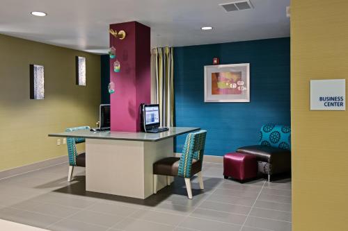 Holiday Inn Express & Suites Carlisle, an IHG Hotel