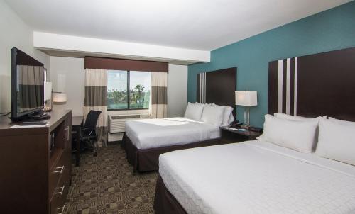 Holiday Inn Express Hotel & Suites Carlsbad Beach, an IHG Hotel