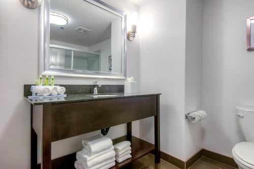 Holiday Inn Express Hotel & Suites Carlsbad Beach, an IHG Hotel