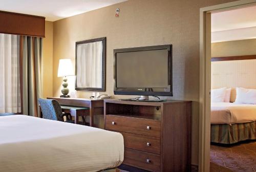 Holiday Inn Express Hotel & Suites Logan