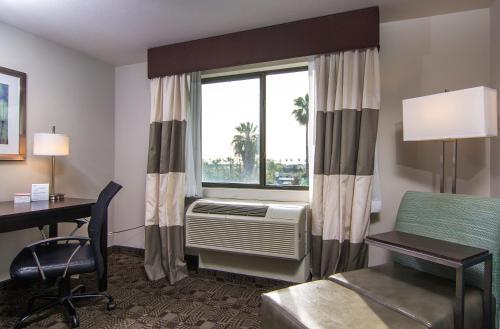 Holiday Inn Express Hotel & Suites Carlsbad Beach an IHG Hotel - image 3