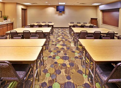Holiday Inn Express Hotel & Suites - Dubuque West an IHG Hotel - image 4