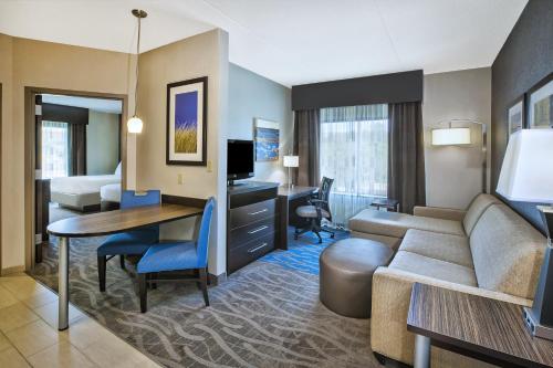 Holiday Inn Express & Suites Dayton South - I-675, an IHG Hotel