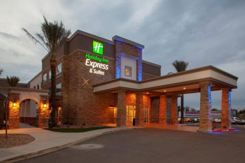 Holiday Inn Express and Suites Gilbert - East Mesa